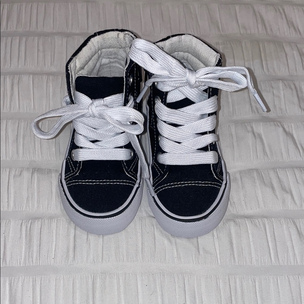 Tommy Bahama Black and White Sneakers Classic Canvas Design